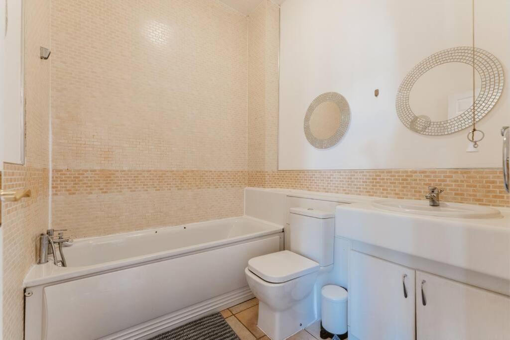 Comfortable Double Room For Your London Getaway מראה חיצוני תמונה